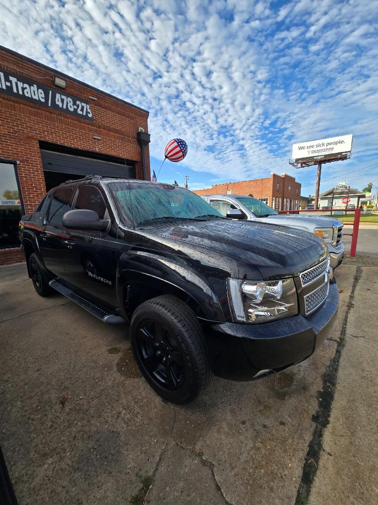 2011 Chevrolet Avalanche 4WD Avalanche LT's photo