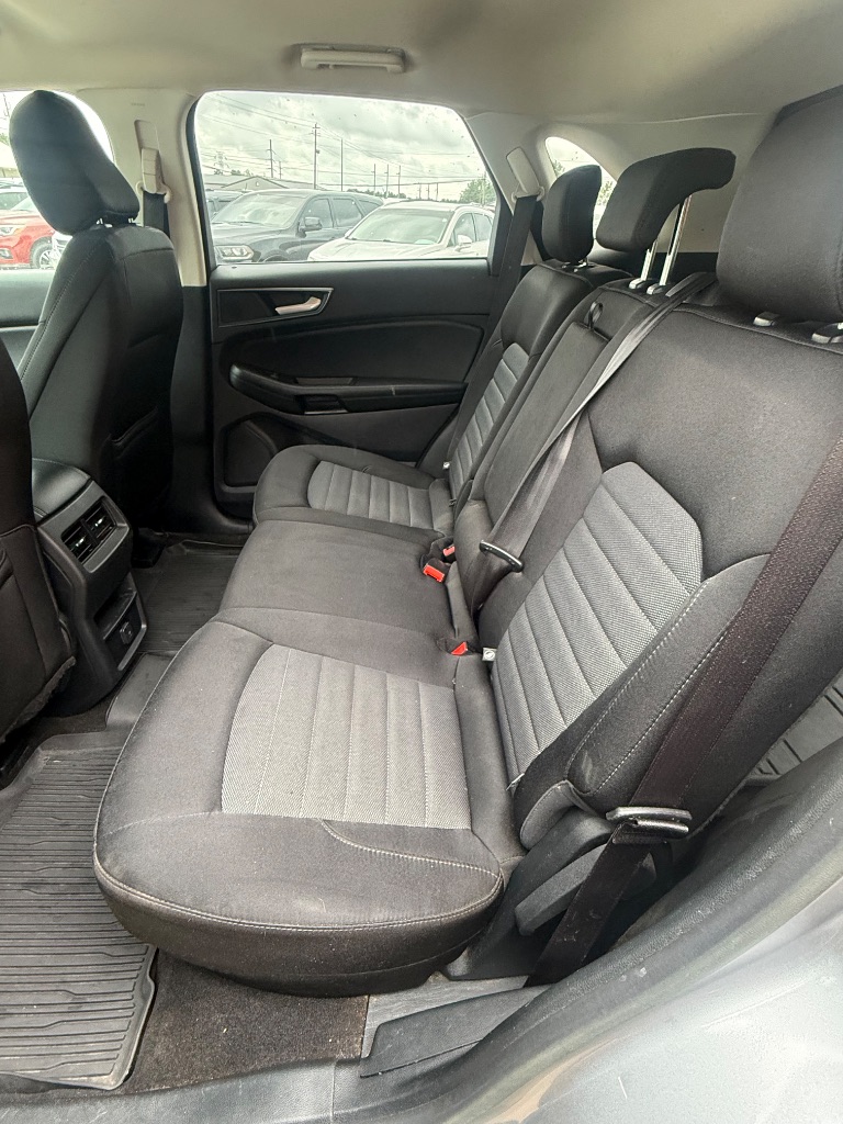 2020 Ford Edge SE - Photo 6
